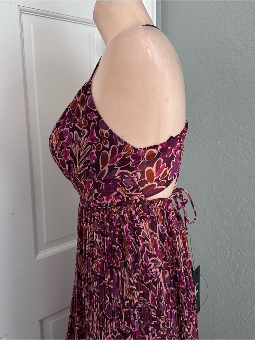 LULU’S KIT PLUM MULTI FLORAL PLEATED LACE UP MAXI DRESS - Picture 12 of 16